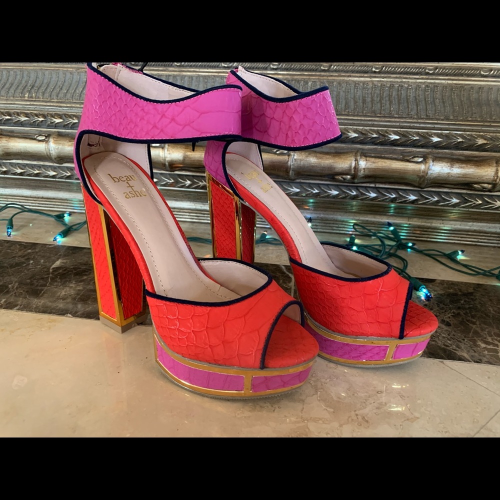 New Beau + Ashe Heels Size 7.5.. slight flaking from storage but otherwise new!